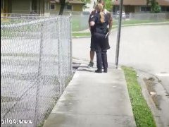 Порно полицейский трахает байкершу