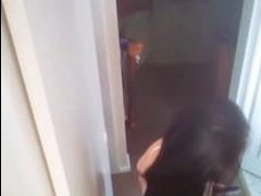 девчонки спалились мастурбируя в ванной видео