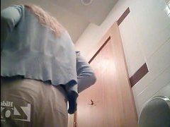 порно русскую домохозяйку ебут гости мужа
